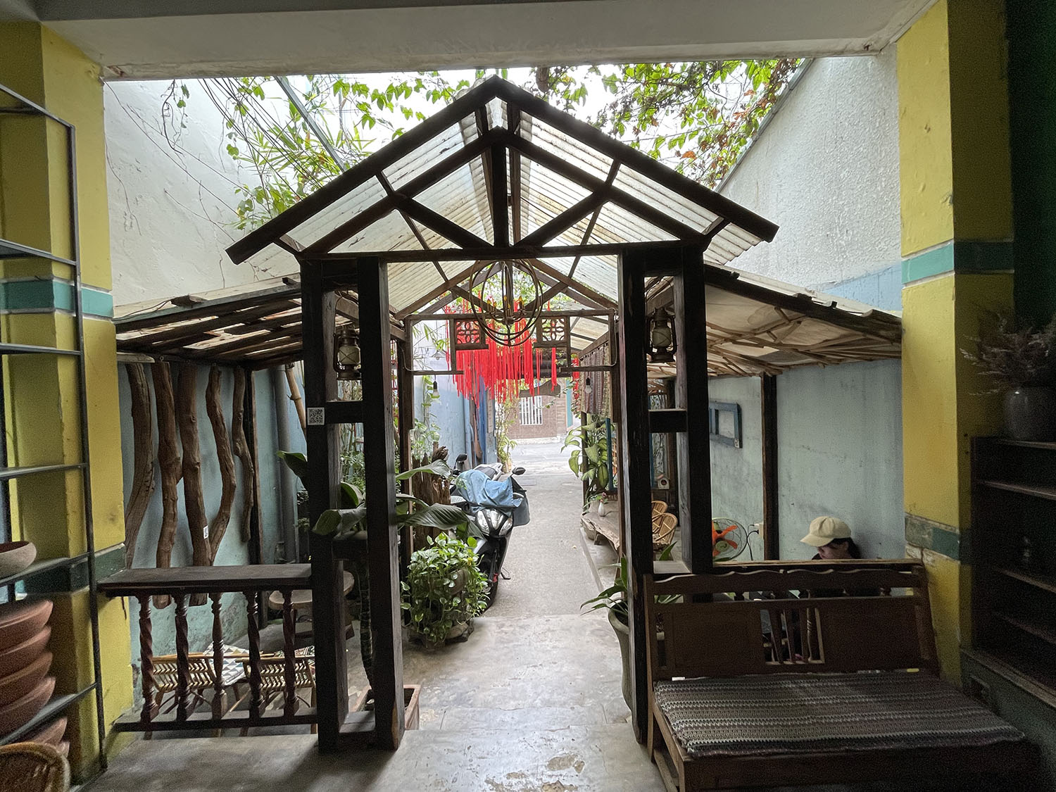 Nhà vườn (4 nở hậu 8,5 x 24,5=125m2) đang kd caphe nhạc Trinh hẻm 8m Lê Quang Định-giá chỉ 116tr/m2